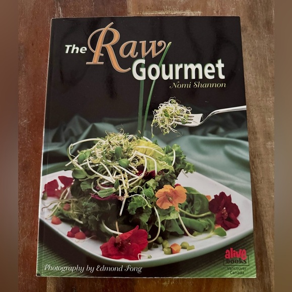 The Raw Gourmet Cookbook NWOT - Picture 1 of 9